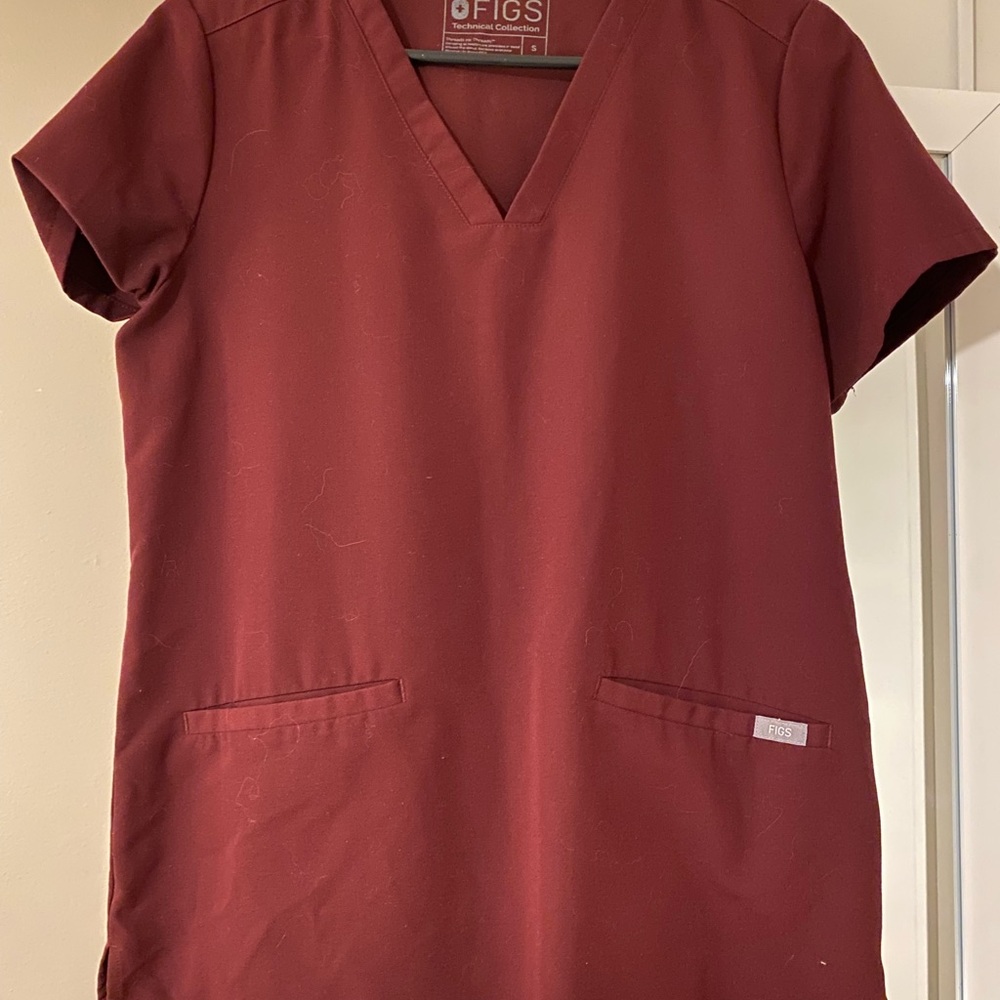 Figs Women's Short Sleeve Scrub Top in Deep Red